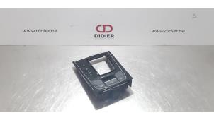Usados Interruptor de freno de mano Skoda Karoq 1.6 TDI 16V Precio € 54,45 IVA incluido ofrecido por Autohandel Didier