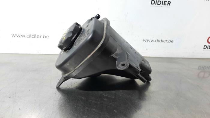 Expansion vessel from a BMW X6 (F16) xDrive40d 3.0 24V 2015