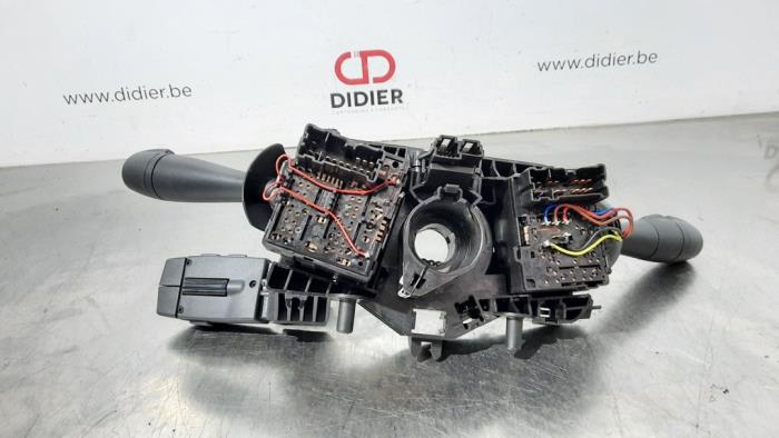 Interruptor combinado columna de dirección de un Dacia Duster (HS) 1.5 dCi 2016
