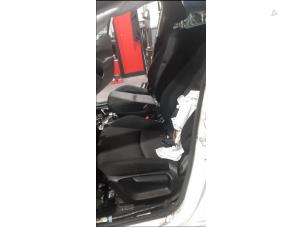 Usagé Kit revêtement (complet) Mazda 3 (BM/BN) 1.5 Skyactiv-G 100 16V Prix € 254,10 Prix TTC proposé par Autohandel Didier