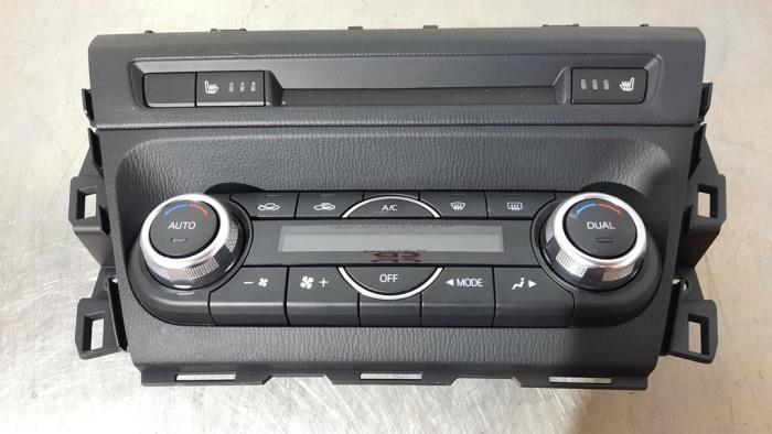 Klimabedienteil van een Mazda 3 (BM/BN) 1.5 Skyactiv-G 100 16V 2015