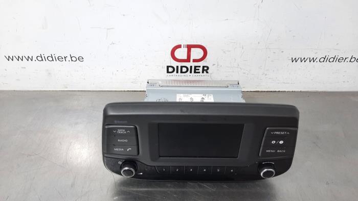 Radio de un Hyundai i30 Wagon (PDEF5) 1.0 T-GDI 12V 2018
