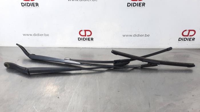Set of wiper blades from a Citroën C3 (SC) 1.0 Vti 68 12V 2014