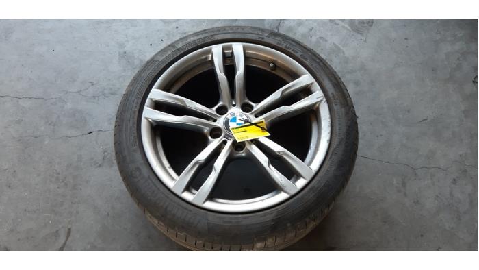 Wheel + tyre from a BMW 4 serie (F33) 420d 2.0 16V 2017