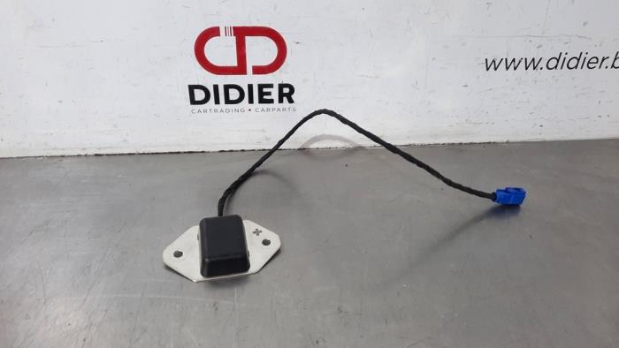 Begagnade Regnsensor Fiat Doblo Cargo (263) 1.3 D Multijet Pris € 30,25 Inklusive moms erbjuds av Autohandel Didier