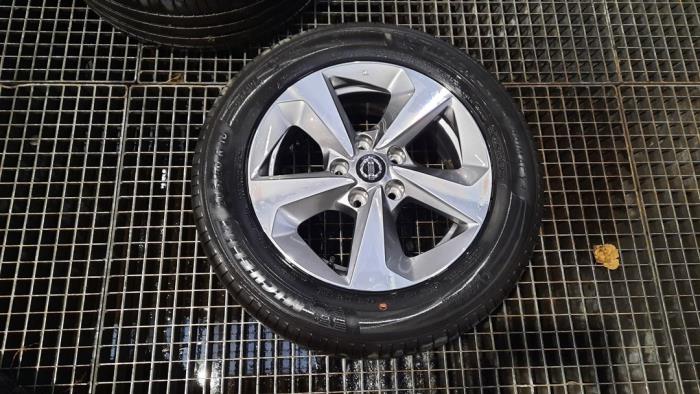 Llanta y neumático de un Nissan Juke (F15) 1.6 16V 2018