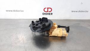 Used Electric fuel pump Mercedes E Estate (S213) E-200d 2.0 Turbo 16V Price € 66,55 Inclusive VAT offered by Autohandel Didier