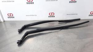 Used Front wiper arm Toyota Prius Plus (ZVW4) 1.8 16V Price € 66,55 Inclusive VAT offered by Autohandel Didier