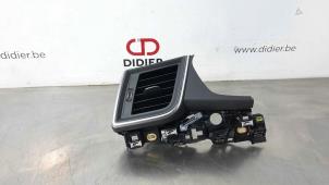 Usados Rejilla de aire de salpicadero Audi Q5 (FYB/FYG) 2.0 TDI 16V Precio € 36,30 IVA incluido ofrecido por Autohandel Didier