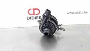 Used Additional water pump Mercedes E (W213) E-220d 2.0 Turbo 16V Price € 96,80 Inclusive VAT offered by Autohandel Didier