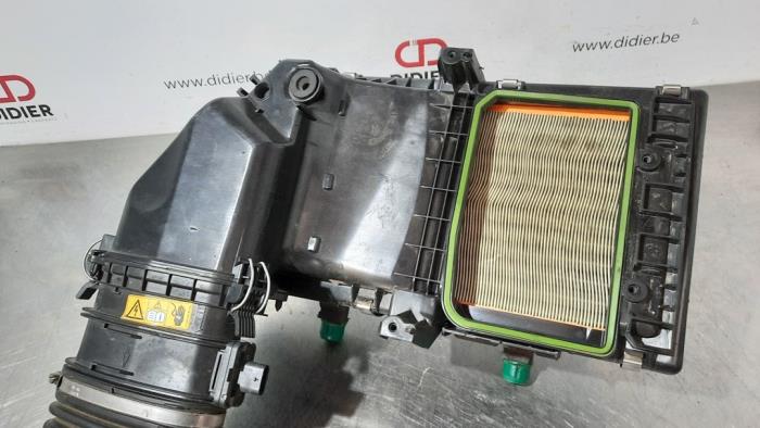 Cuerpo de filtro de aire de un Mercedes-Benz E (W213) E-220d 2.0 Turbo 16V 2019