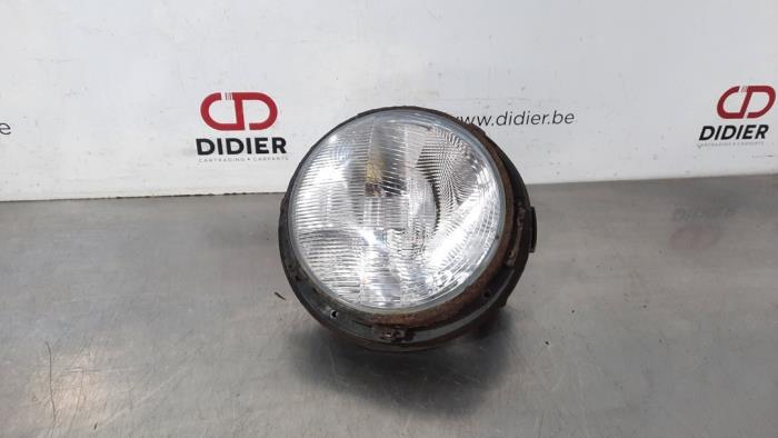 Używane Reflektor prawy Landrover Defender I 2.2 TD4 16V Cena € 60,50 Z VAT oferowane przez Autohandel Didier