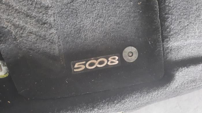 Carpet from a Peugeot 5008 II (M4/MC/MJ/MR) 1.5 BlueHDi 130 2019