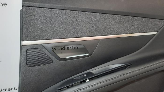 Revêtement portière haut 4portes arrière droite d'un Peugeot 5008 II (M4/MC/MJ/MR) 1.5 BlueHDi 130 2019