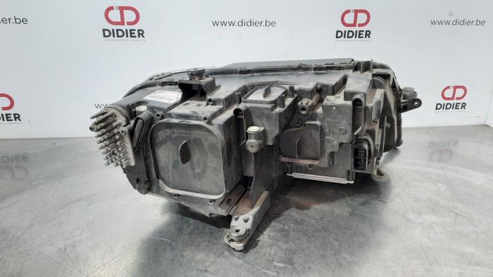 Headlight, left from a Volkswagen Tiguan (AD1) 2.0 TDI 16V 4Motion 2016
