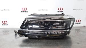 Used Headlight, left Volkswagen Tiguan (AD1) 2.0 TDI 16V 4Motion Price € 635,25 Inclusive VAT offered by Autohandel Didier