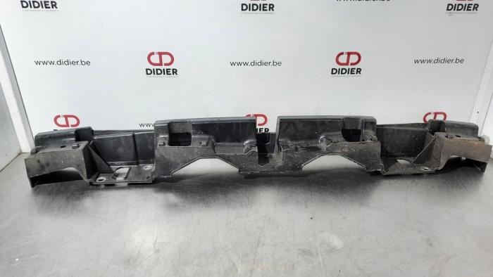 Rear bumper bracket central from a Volkswagen Transporter T6 2.0 TDI DRF 2019