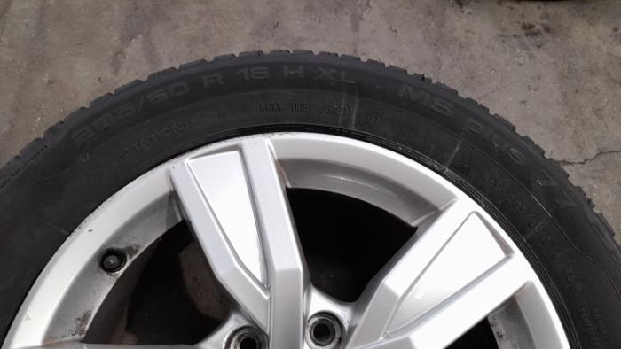 Wheel + winter tyre from a Audi A4 Avant (B9) 2.0 TDI Ultra 16V 2017
