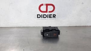 Usagé Bouton de warning Dacia Sandero II 1.0 Sce 12V Prix € 18,15 Prix TTC proposé par Autohandel Didier