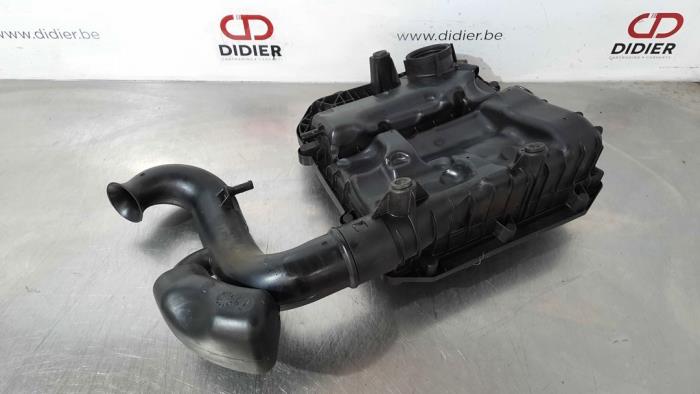 Air box from a Volkswagen Polo V (6R) 1.0 12V BlueMotion Technology 2015