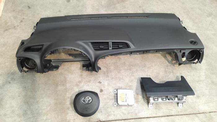 Begagnade Airbagset Toyota Yaris III (P13) 1.0 12V VVT-i Pris € 798,60 Inklusive moms erbjuds av Autohandel Didier
