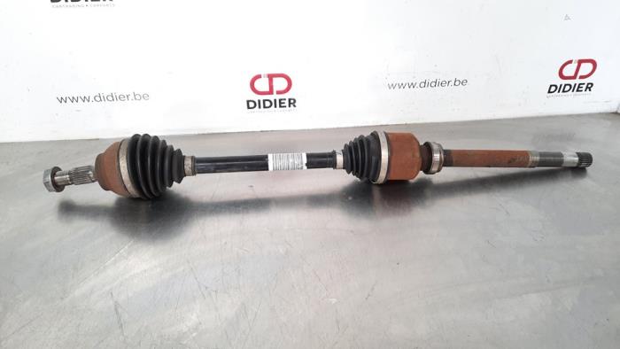 Front drive shaft, right from a Citroën C4 Cactus (0B/0P) 1.6 Blue Hdi 100 2018