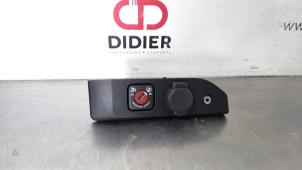 Used 12 volt connection Peugeot Expert 2.0 Blue HDi 150 16V Price € 30,25 Inclusive VAT offered by Autohandel Didier