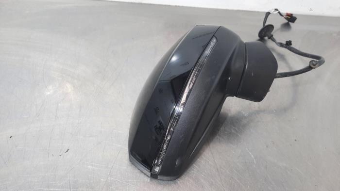 Wing mirror, right from a Audi A3 Limousine (8VS/8VM) 2.0 TDI 16V 2018