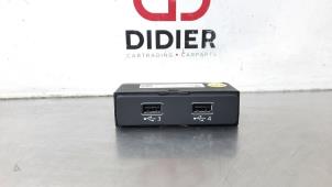 Usagé Connexion USB Audi Q8 (4MN) 3.0 V6 24V 50 TDI Mild Hybrid Quattro Prix € 30,25 Prix TTC proposé par Autohandel Didier