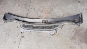 Used Cowl top grille Landrover Range Rover IV (LG) 4.4 SDV8 32V Price € 66,55 Inclusive VAT offered by Autohandel Didier
