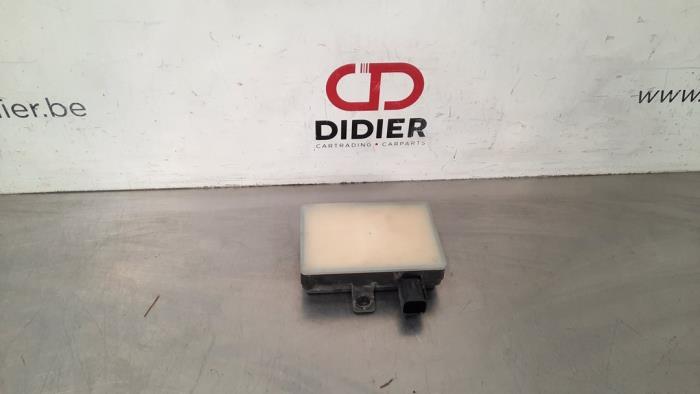 Begagnade Radarsensor Landrover Range Rover IV (LG) 4.4 SDV8 32V Pris € 163,35 Inklusive moms erbjuds av Autohandel Didier