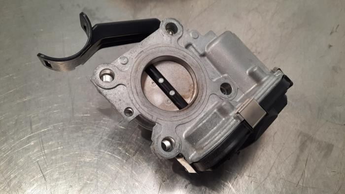 Throttle body from a Renault Clio V (RJAB) 1.0 TCe 100 12V 2019