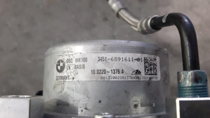 ABS pump from a BMW 1 serie (F20) 116i 1.5 12V 2018