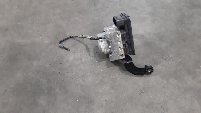 ABS pump from a BMW 1 serie (F20) 116i 1.5 12V 2018