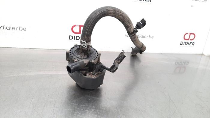 Begagnade Extra vattenpump Tesla Model S 100D Pris € 60,50 Inklusive moms erbjuds av Autohandel Didier