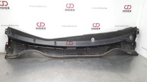 Used Cowl top grille Toyota Auris (E18) 1.8 16V Hybrid Price € 54,45 Inclusive VAT offered by Autohandel Didier