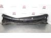 Cowl top grille from a Toyota Auris (E18) 1.8 16V Hybrid 2016