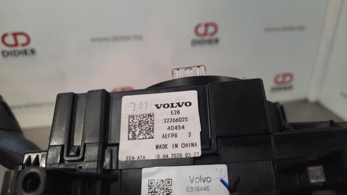 Steering column stalk from a Volvo XC60 II (UZ) 2.0 T8 16V Hybrid AWD 2020