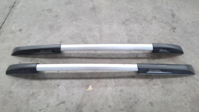 Roof rail kit from a Dacia Duster (HS) 1.2 TCE 16V 2017