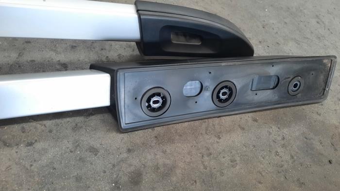Roof rail kit from a Dacia Duster (HS) 1.2 TCE 16V 2017