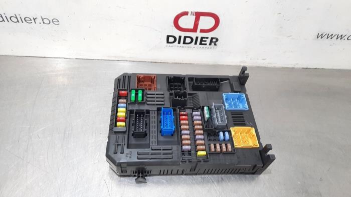 Fuse box Citroen C4 Grand Picasso 1.6 BlueHDI 115 - 9819851480