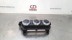 Used Air conditioning control panel Mazda 2 (DJ/DL) 1.5 SkyActiv-G 90 Price € 48,40 Inclusive VAT offered by Autohandel Didier