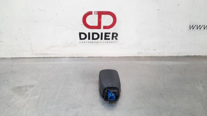 Begagnade Regnsensor Mazda 2 (DJ/DL) 1.5 SkyActiv-G 90 Pris € 60,50 Inklusive moms erbjuds av Autohandel Didier
