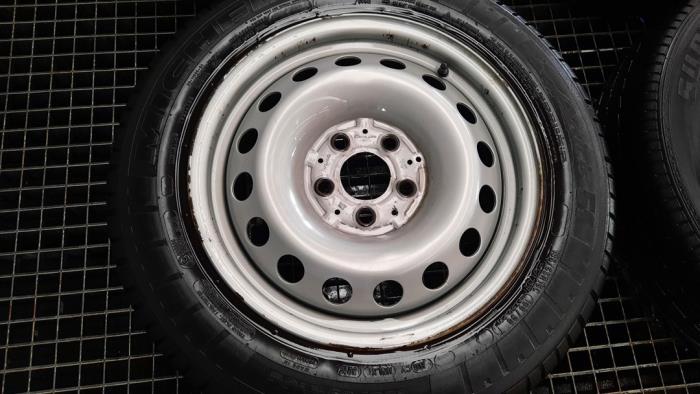 Juego de llantas y neumáticos de un Mercedes-Benz Vito (447.6) 2.2 114 CDI 16V 2018