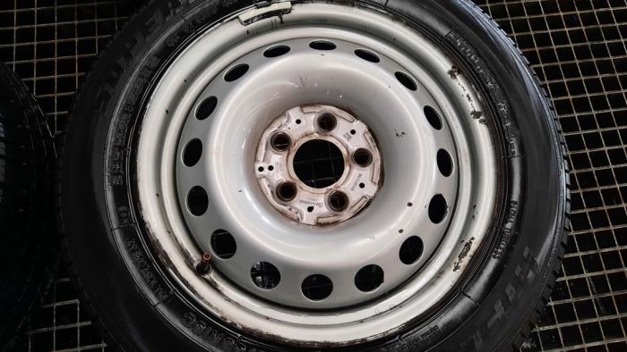 Juego de llantas y neumáticos de un Mercedes-Benz Vito (447.6) 2.2 114 CDI 16V 2018