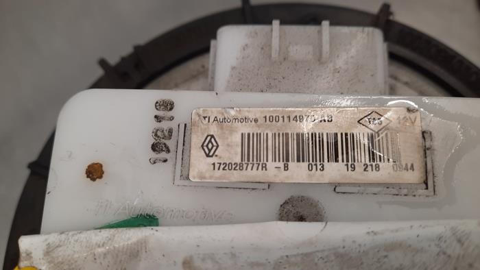 Electric fuel pump from a Renault Clio V (RJAB) 1.3 TCe 130 16V 2019