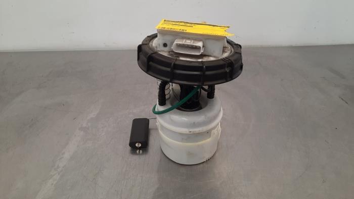 Electric fuel pump from a Renault Clio V (RJAB) 1.3 TCe 130 16V 2019