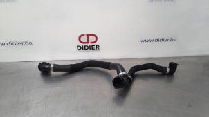 Used Radiator hose BMW 5 serie Touring (G31) 518d 2.0 TwinPower Turbo 16V Mild Hybrid Price € 24,20 Inclusive VAT offered by Autohandel Didier