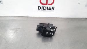 Used Parking brake switch BMW 5 serie Touring (G31) 518d 2.0 TwinPower Turbo 16V Mild Hybrid Price € 42,35 Inclusive VAT offered by Autohandel Didier