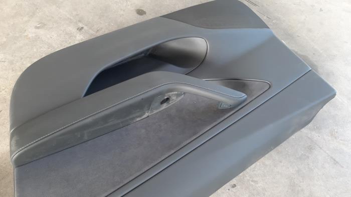 Tapicerka drzwi prawych przednich wersja 4-drzwiowa z Tesla Model 3 EV AWD 2021